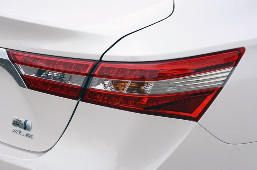  Toyota Avalon Hybrid 2013 года  (фото 4 из 42)